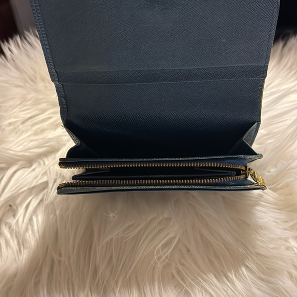 Louis Uvittion Blue Epi Tressor Wallet - Picture 11 of 12
